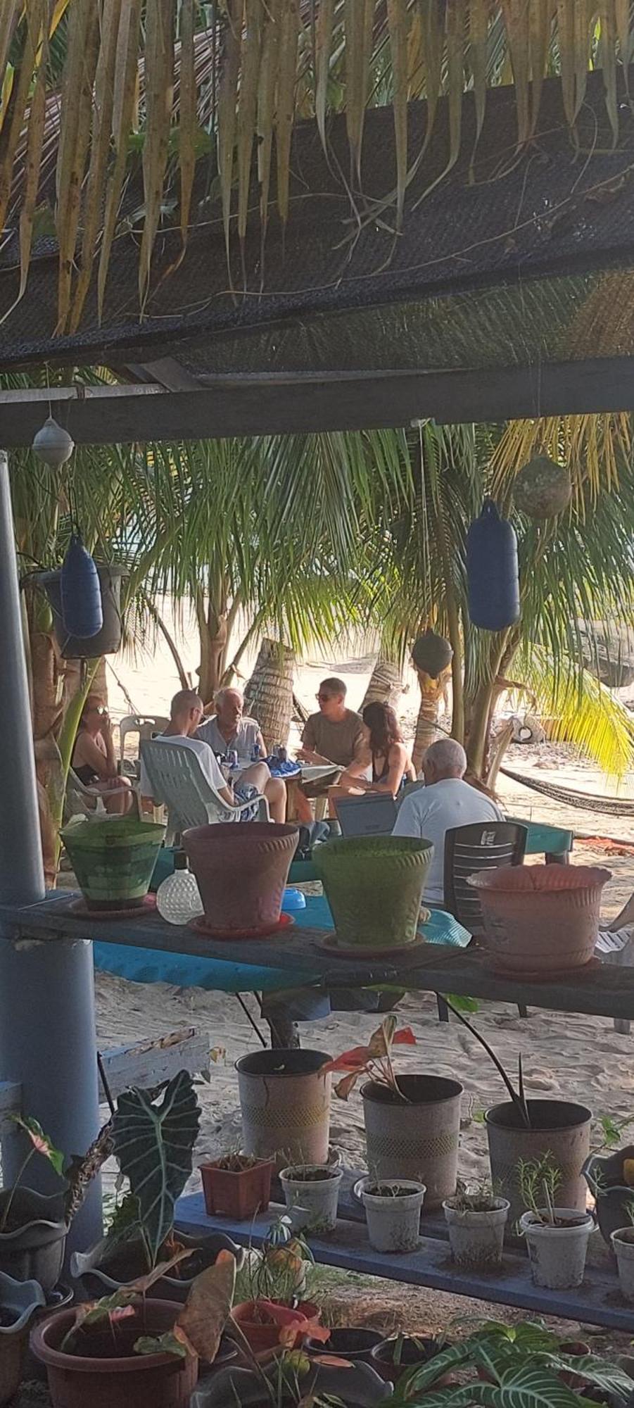 Ella'S Place Salang Tioman Kampong Ayer Batang Екстериор снимка