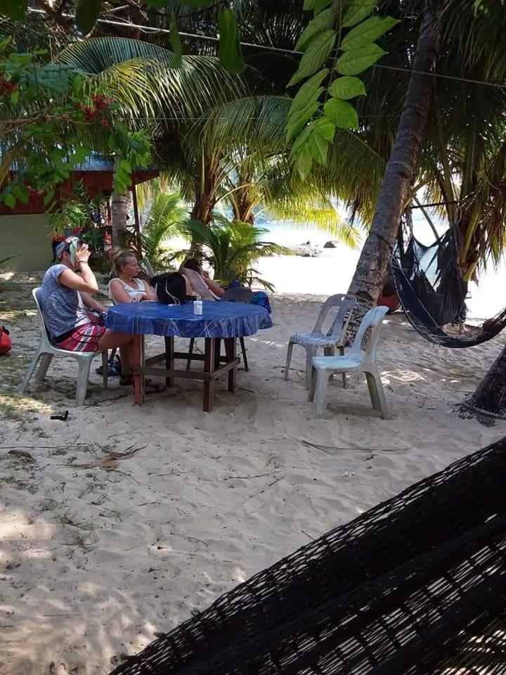 Ella'S Place Salang Tioman Kampong Ayer Batang Екстериор снимка