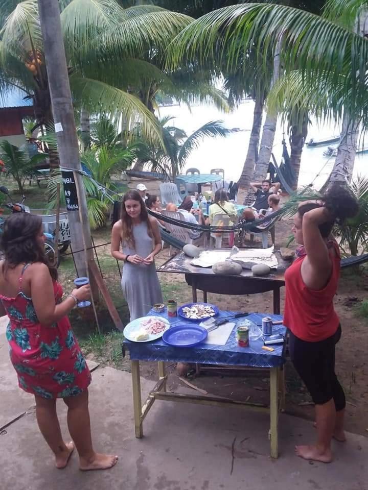 Ella'S Place Salang Tioman Kampong Ayer Batang Екстериор снимка