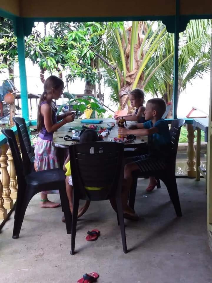 Ella'S Place Salang Tioman Kampong Ayer Batang Екстериор снимка
