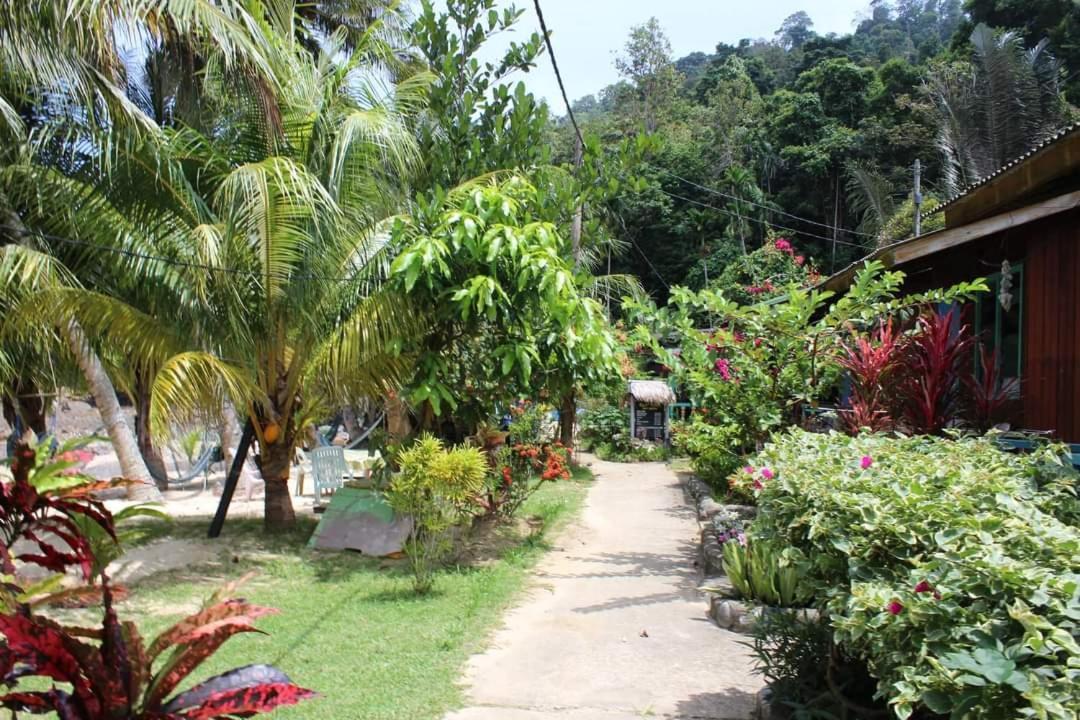 Ella'S Place Salang Tioman Kampong Ayer Batang Екстериор снимка