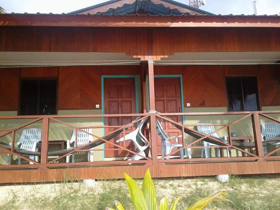 Ella'S Place Salang Tioman Kampong Ayer Batang Екстериор снимка