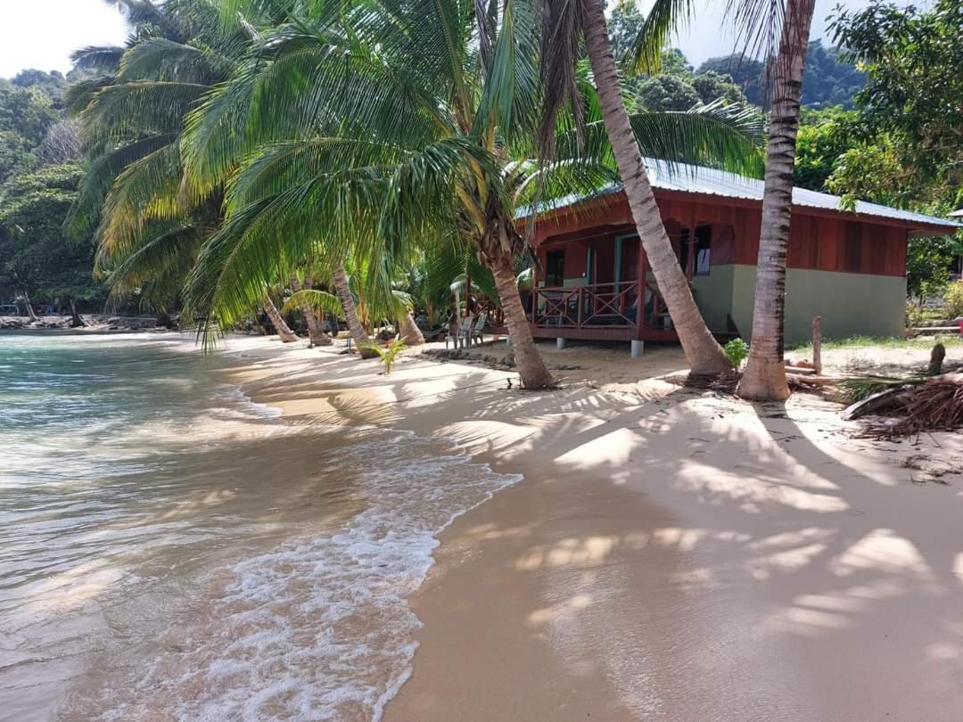 Ella'S Place Salang Tioman Kampong Ayer Batang Екстериор снимка