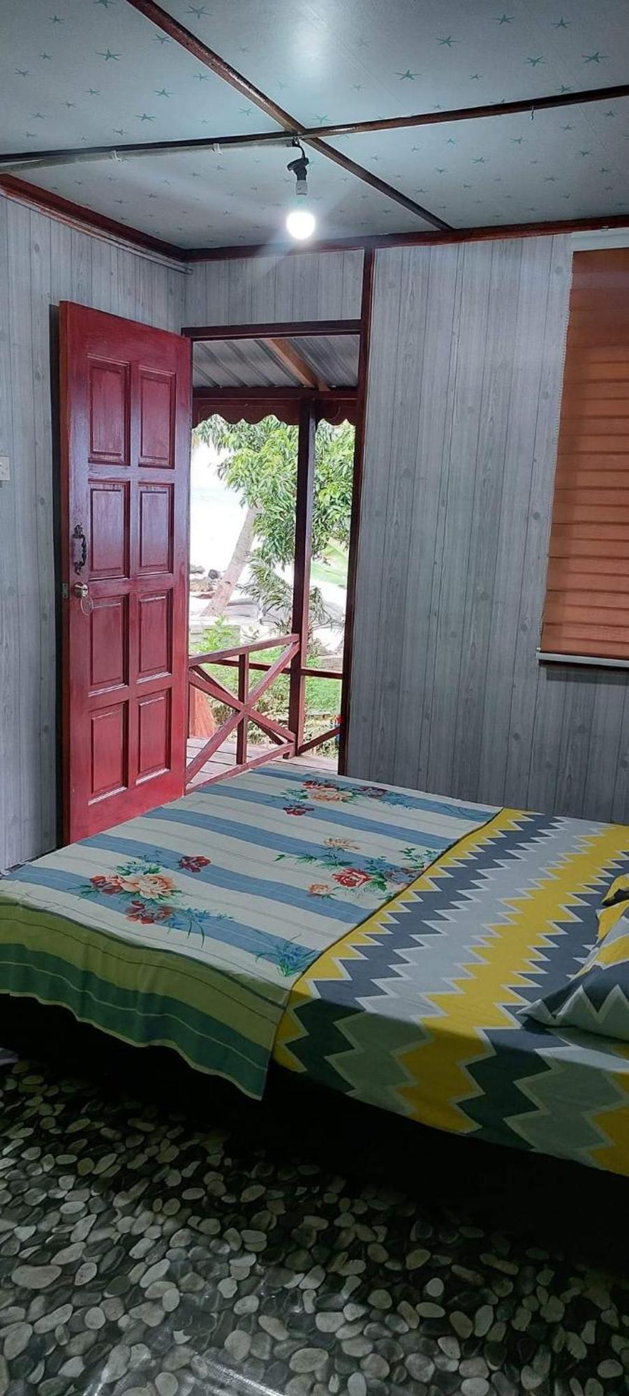 Ella'S Place Salang Tioman Kampong Ayer Batang Екстериор снимка