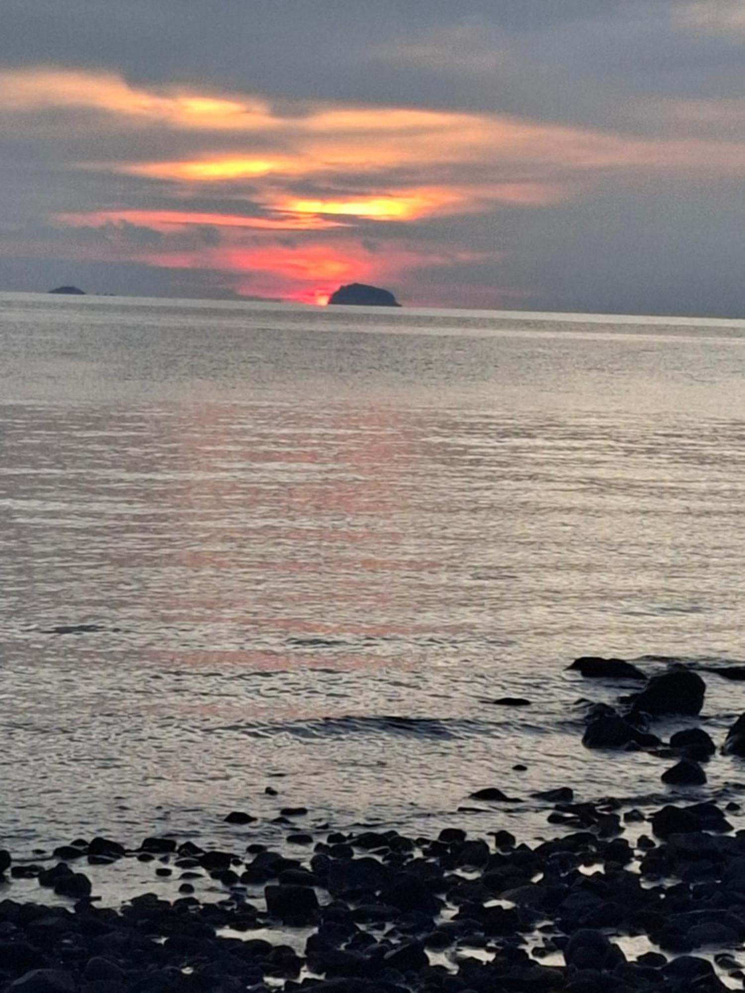 Ella'S Place Salang Tioman Kampong Ayer Batang Екстериор снимка