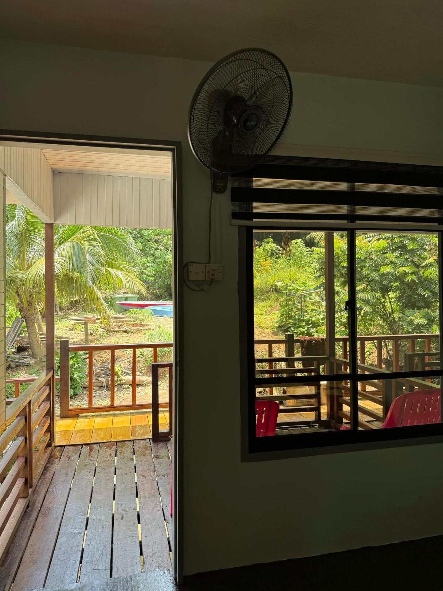 Ella'S Place Salang Tioman Kampong Ayer Batang Екстериор снимка